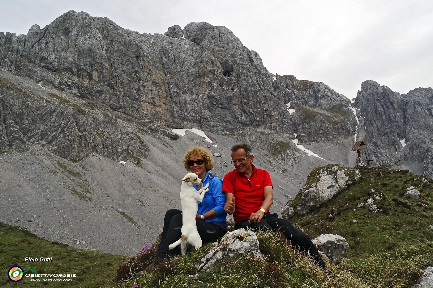 01 Sul Colle degli Agnelli (2000 m) col Signore dei ghiaioni in Presolana.JPG -                                